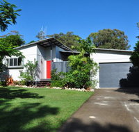 10 Double Island Drive - Modern family home centrally located swimming pool  outdoor area - Accommodation Tasmania