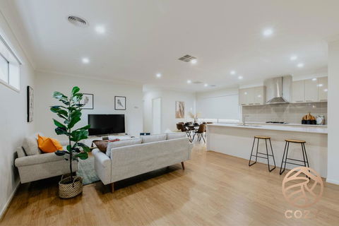 118 Refreshing 3BR Werribee Family House - Accommodation Tasmania 0