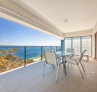 12 'Le Vogue' 16 Magnus St - Sensational Water Views Lift Pool  Tennis Court - Accommodation Tasmania