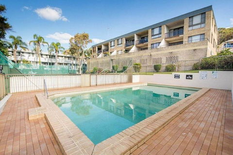 14 'THE DUNES', 38 MARINE DR - LARGE UNIT WITH POOL, TENNIS COURT AND DIRECTLY ACROSS FROM FINGAL - Accommodation Tasmania 3