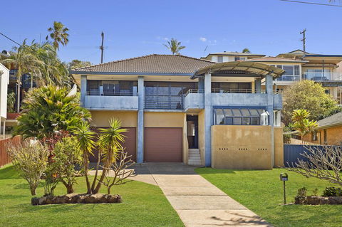 143 Matthew Flinders Drive, Port Macquarie - Accommodation Tasmania 1