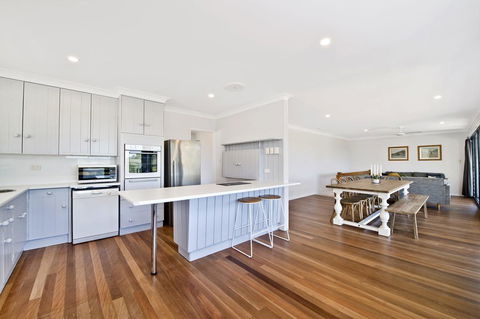 143 Matthew Flinders Drive, Port Macquarie - Accommodation Tasmania 3