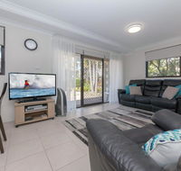 16 'Carindale' 19-23 Dowling St - Ground floor Foxtel Pool and Tennis Court - Accommodation Tasmania