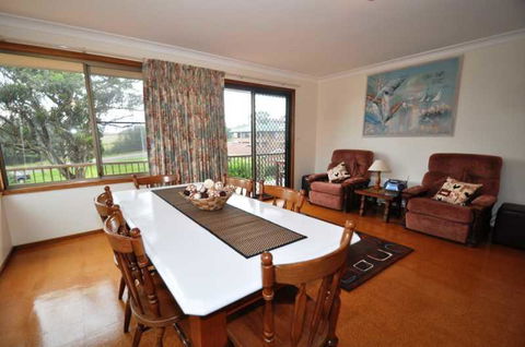 16 Haddrill Parade - Accommodation Tasmania 2