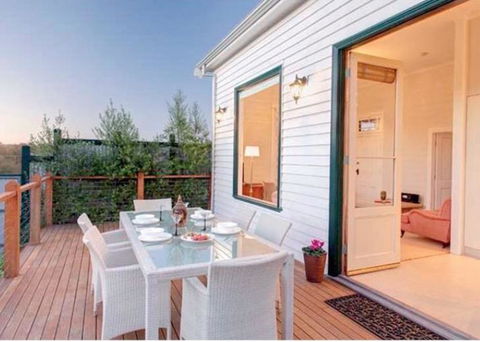 1880s Kananook Boutique Historic Luxury Apartment FSC Private Villa Bairnsdale - Accommodation Tasmania 0