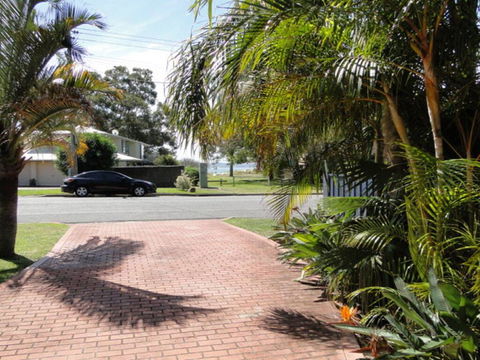 2 'Copacabana', 61 Sandy Point Road - Cute Unit With Water Views From The Balcony - Accommodation Tasmania 0