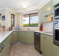 2 'Peninsula Waters' - three bedroom unit with spacious private courtyard  WIFI - Accommodation Tasmania