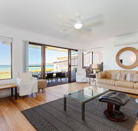 2 'The Pelicans' 53 Soldiers Point Road - ground floor unit on the waterfront - Accommodation Tasmania