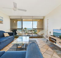 2 Bedroom Top Floor Unit - Ocean Views and Pool - Accommodation Tasmania