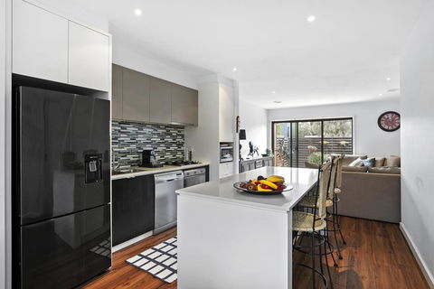 2 Bedroom Townhouse - Family & Corporate Bookings Only - Accommodation Tasmania 0