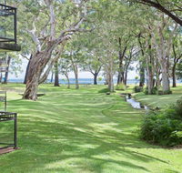 23 'Bay Parklands' 2 Gowrie Avenue - Little Beach air con Pool  tennis court - Accommodation Tasmania