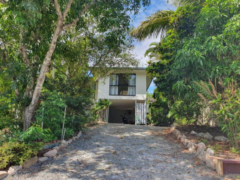 27 Bomburra Court - Rainbow Beach, Spacious, Comfortable, Large Deck, Private - Accommodation Tasmania 2