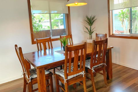 BRUNS BEACH HOUSE - Comfortable Holiday Accommodation At The Beach - Accommodation Tasmania 4