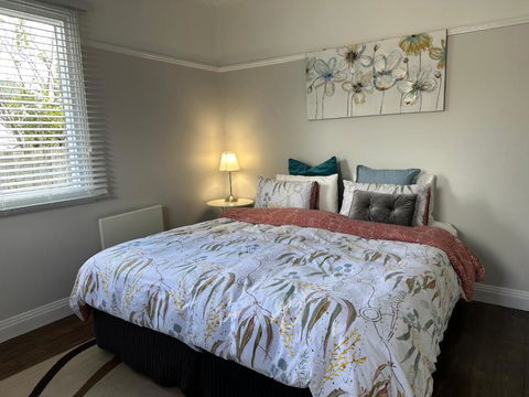 Daisy Cottage On Duke 3BR - Accommodation Tasmania 3