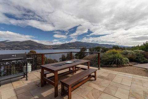 Derwent River Cottage - Tranquil Waterfront Living - Accommodation Tasmania 2