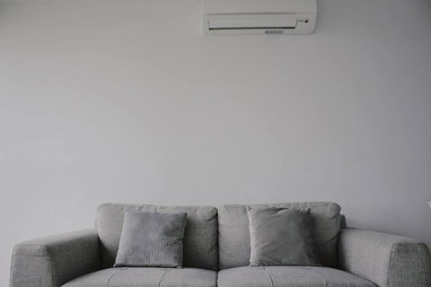 2Bed 2Bath Minimalist Apartment In CBD - Accommodation Tasmania 2