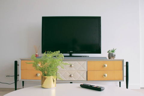 2Bed 2Bath Minimalist Apartment In CBD - Accommodation Tasmania 1