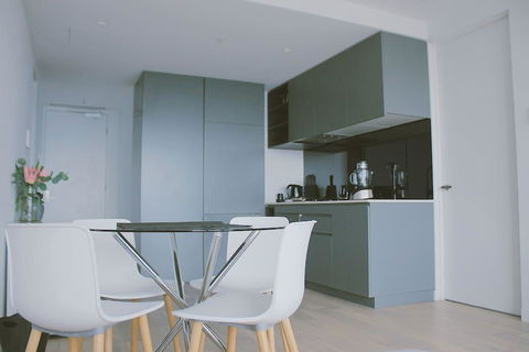 2Bed 2Bath Minimalist Apartment In CBD - Accommodation Tasmania 0