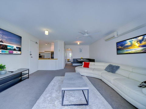2BR Aloha Lane Main Beach Apartment - Accommodation Tasmania 0