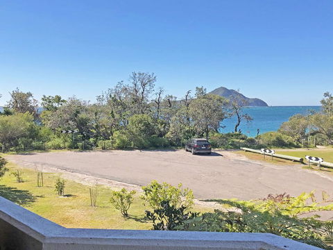 3 'Albacore', 12 Ondine Close - Waterfront, Pool, Lift & Views - Accommodation Tasmania 2