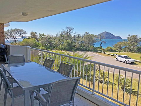 3 'Albacore', 12 Ondine Close - Waterfront, Pool, Lift & Views - Accommodation Tasmania 3