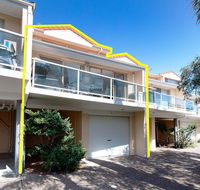 3 'Frangipani' 30 Leonard Avenue - great townhouse with air con - Accommodation Tasmania