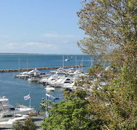 3 'Paradiso' 4 Laman Street - aircon pool heart of town water views - Accommodation Tasmania