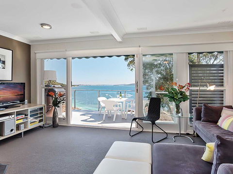 3 'Sebastapol' 66 Thurlow Avenue - Gorgeous Unit Overlooking Dutchies Beach - Accommodation Tasmania 2