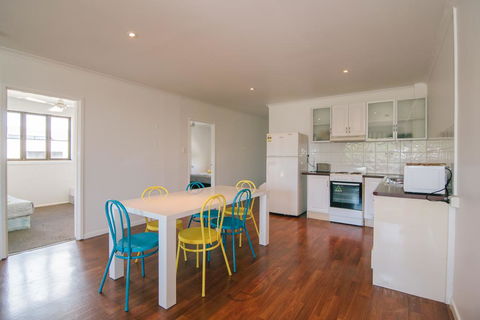 3 Bedroom Apartment / Spence St - Accommodation Tasmania 1