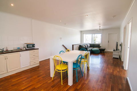 3 Bedroom Apartment / Spence St - Accommodation Tasmania 3