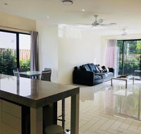 3 Bedroom Executive Luxury Beachside Townhouse - Accommodation Tasmania