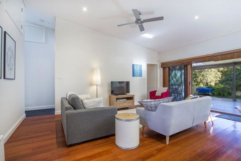 33 Bangalow - Narrawallee's Beautiful Bungalow - Accommodation Tasmania 0