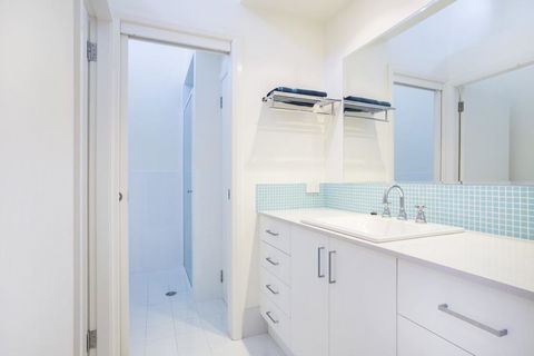 33 Bangalow - Narrawallee's Beautiful Bungalow - Accommodation Tasmania 1