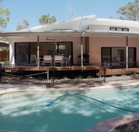 33 Esprit Drive - Rainbow Shores Style Comfort and Relaxation Pets Welcome Pool - Accommodation Tasmania