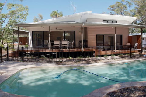 33 Esprit Drive - Rainbow Shores, Style, Comfort And Relaxation, Pets Welcome, Pool - Accommodation Tasmania 0