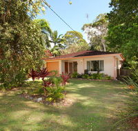 35 Santa Monica Avenue Coolum Beach Pet Friendly Linen Included - Accommodation Tasmania