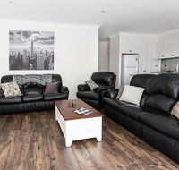 4 Bedroom Inner City Townhouse - SLEEPS 9  - Accommodation Tasmania