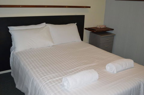 4 Lakeview Plaza - Accommodation Tasmania 0
