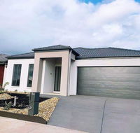 4Bed 2Bath Cozy Guesthouse in Tarneit - Accommodation Tasmania