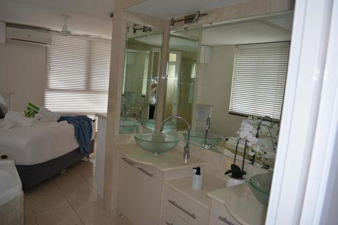 5,  Apartment On The Esplanade - Accommodation Tasmania 3