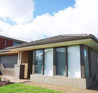 5Bed 2Bath Family House in Werribee - Accommodation Tasmania