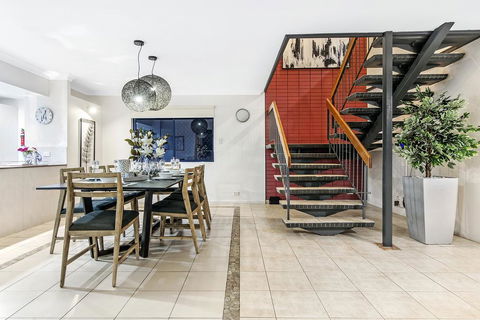 7 Bedroom Gold Coast Luxury Waterfront Home With Pool, Sleeps 20! - Accommodation Tasmania 1