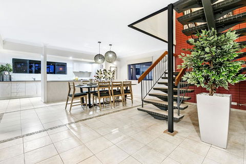 7 Bedroom Gold Coast Luxury Waterfront Home With Pool, Sleeps 20! - Accommodation Tasmania 0