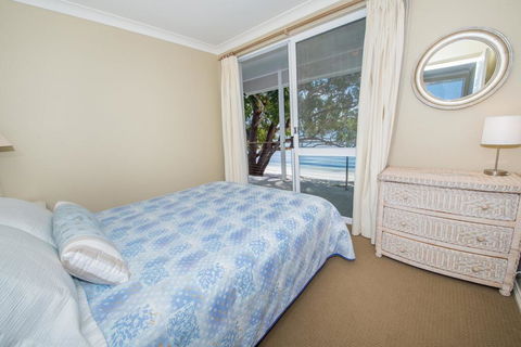 A Foreshore - Salamander Bay - Accommodation Tasmania 1