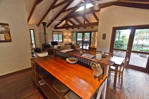 A Grape Escape - Accommodation Tasmania 0