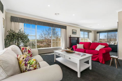 A House With A View, Molong. NSW - Accommodation Tasmania 3