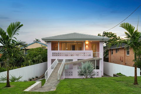 A PERFECT STAY - Sunset Beach - Riverside - Accommodation Tasmania 1