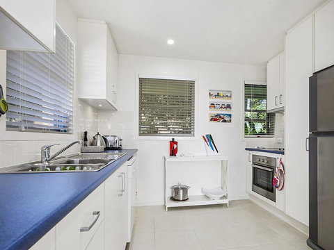 A Stylish Apartment With Noosa Views! - Unit 6 Yaringa 29 Noosa Drive - Accommodation Tasmania 3