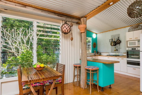 A SWEET ESCAPE - Beachcombers Cottage Beachfront - Accommodation Tasmania 2