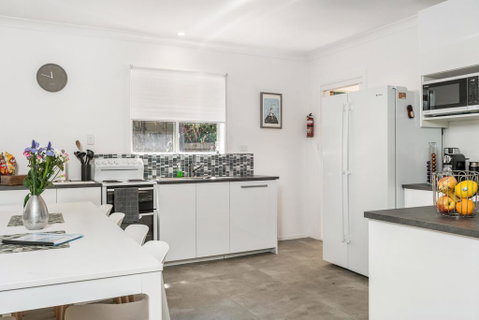A SWEET ESCAPE - Carefree Beach Home - Accommodation Tasmania 1
